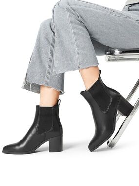 NWT Dream Pairs Chelsea Ankle Boots